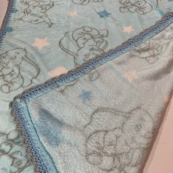 Disney Dumbo Crochet Baby Blanket Gift Set - Picture 11 of 14